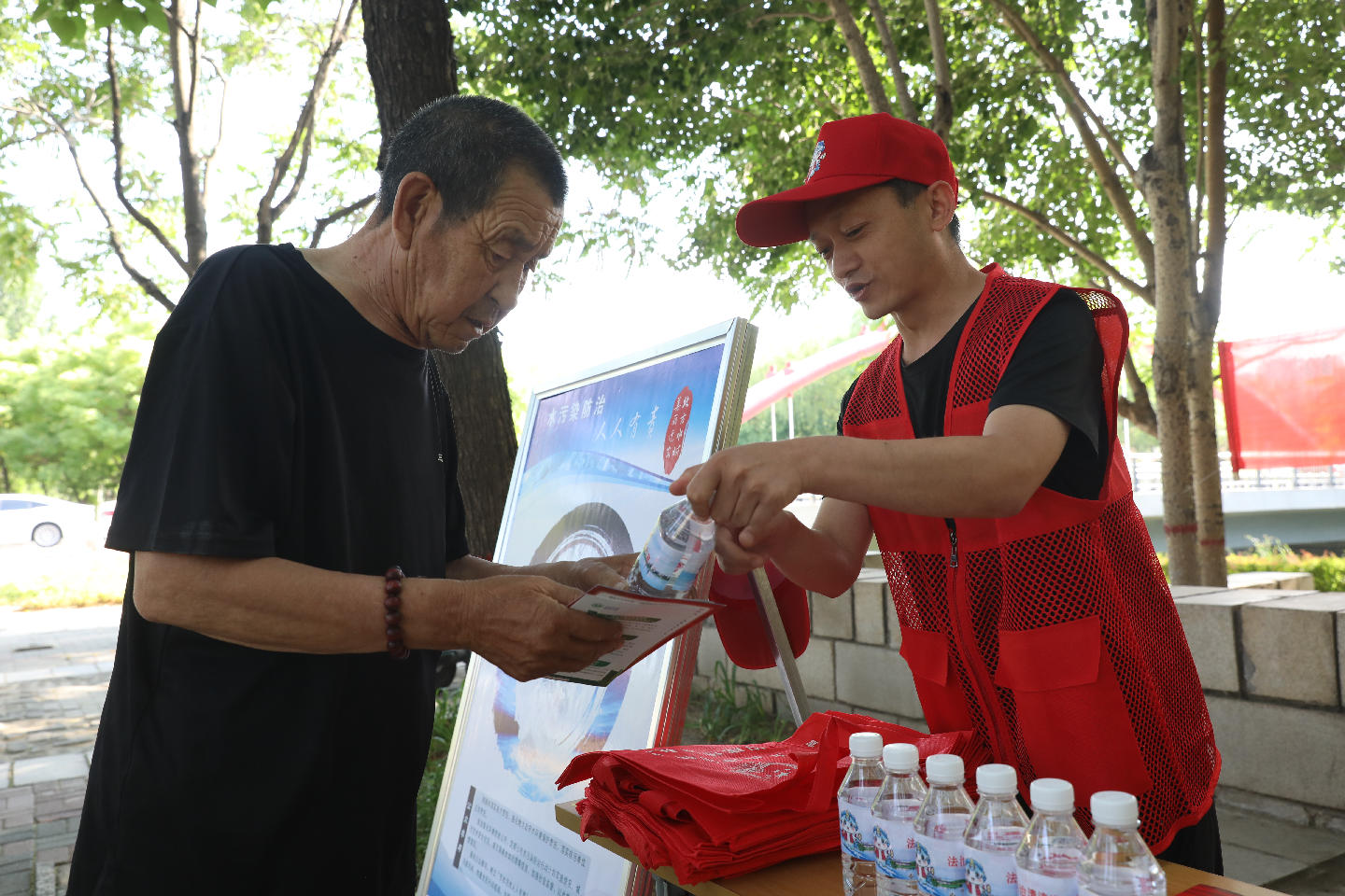迁安市司法局开展水资源保护普法宣传活动
