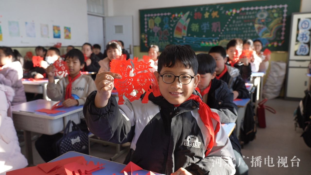 迁安：剪纸迎新年 非遗润童心